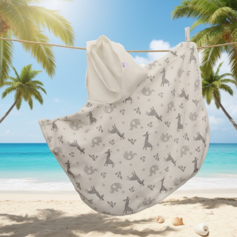 Kinder-Poncho-Giraffe-mit-Swiss-Shield-Ultima-gefttert-41dB-74-152-ab-edited_3_inPixio.jpg